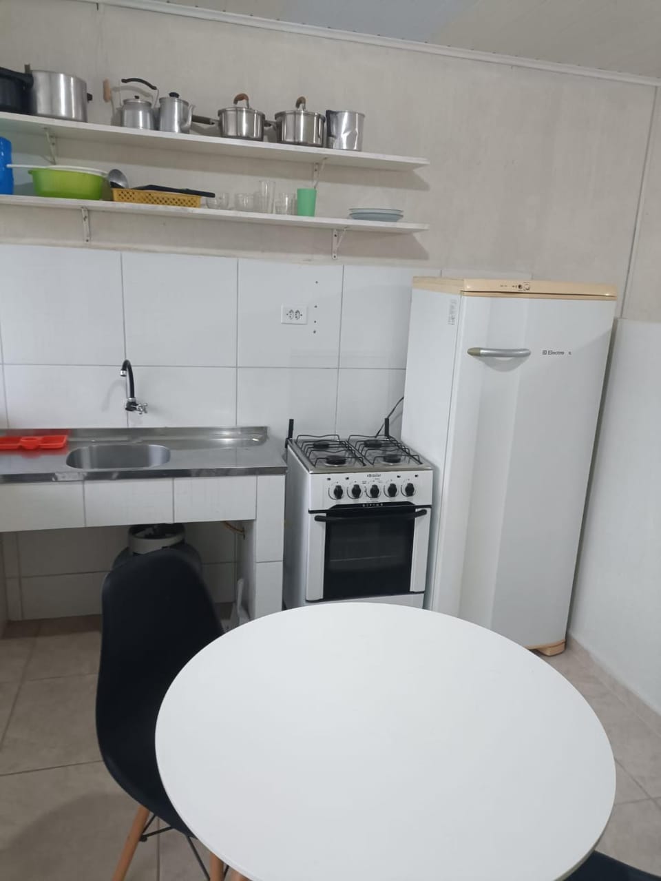 Kitchen or kitchenette, Dining area, oven, pet friendly, stove