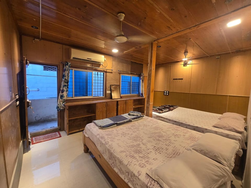 Bed, Photo of the whole room