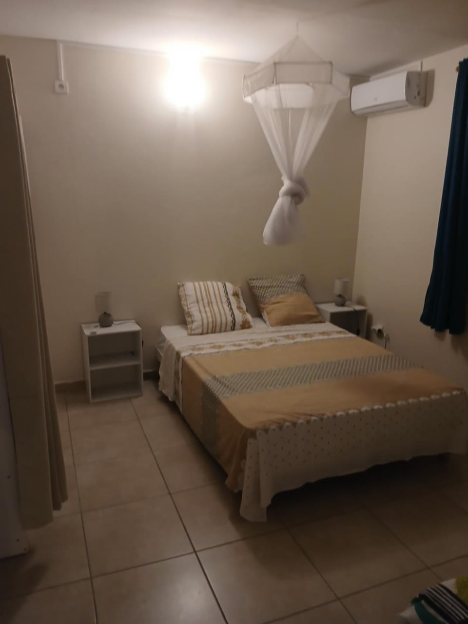Bed, Bedroom, air conditioner