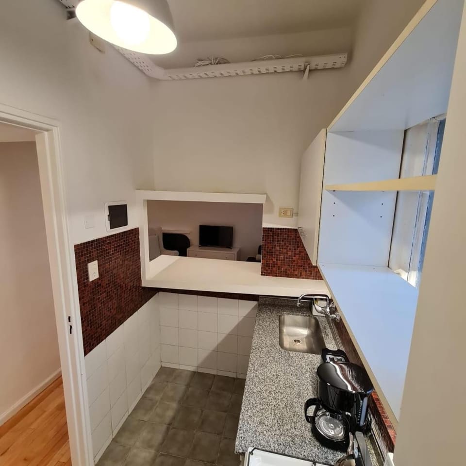 Kitchen or kitchenette, minibar, stove, toaster