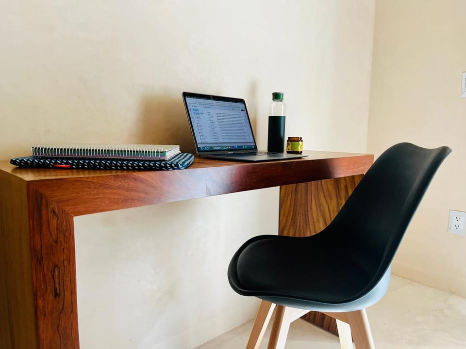 Seating area, internet