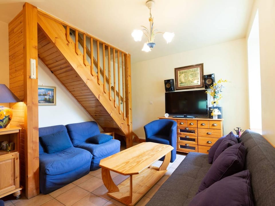 Chalet Duplex à Peyragudes – 3 Chambres, Cheminée, Terrasse, Près des Sentiers et Télécabine - FR-1-695-38 Cabin in Catalonia
