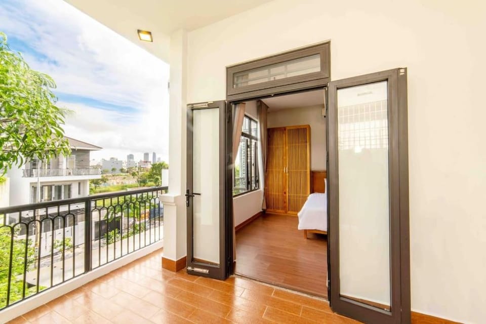 Villa Hero 5 bed roooms near beach, luxury swimming pool Villa in Da Nang