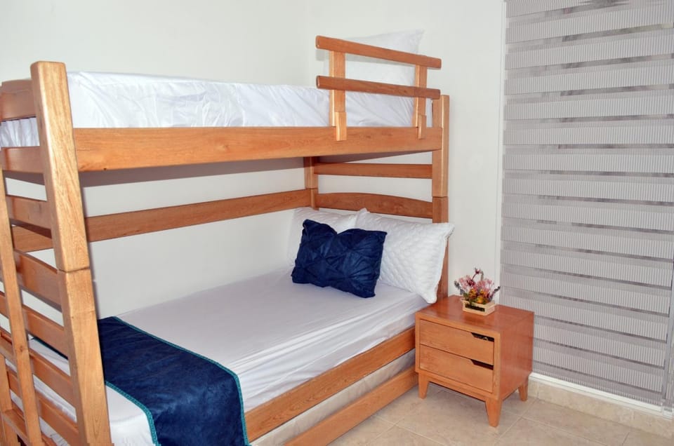 Bedroom, bunk bed