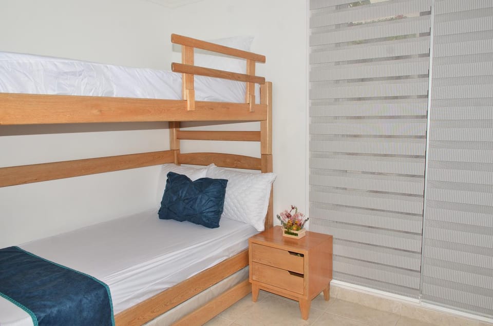 Bedroom, bunk bed