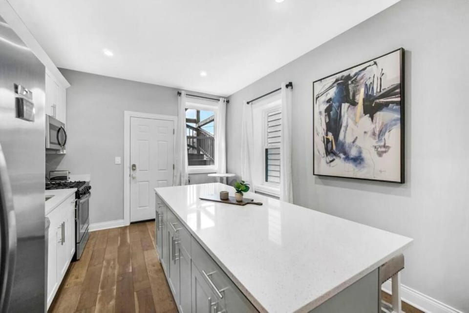 Kitchen or kitchenette, oven