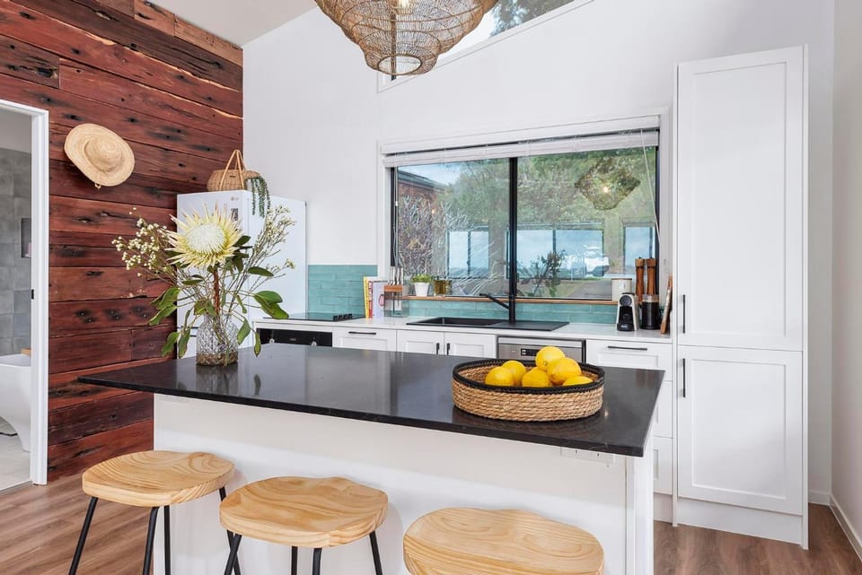Kitchen or kitchenette, Seating area