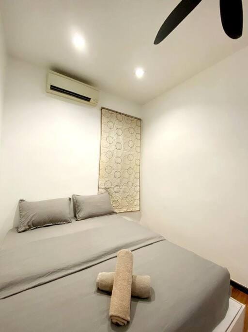 CozyHouse 4ROOM 4BATH ROOM 8PAX@Near BM Icon city House in Penang