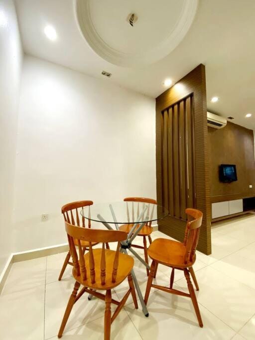 CozyHouse 4ROOM 4BATH ROOM 8PAX@Near BM Icon city House in Penang