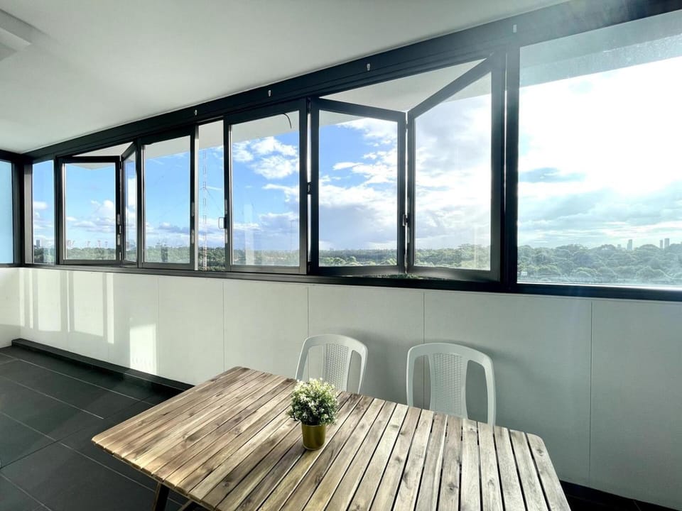 High Floor Skyline view 2Br close2Olympic park Apartment in Sydney
