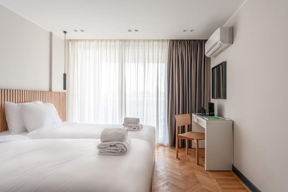 Bed, Bedroom, air conditioner