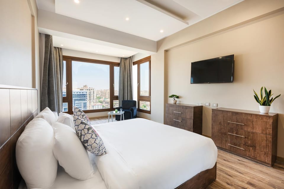 Bed, TV and multimedia, Bedroom