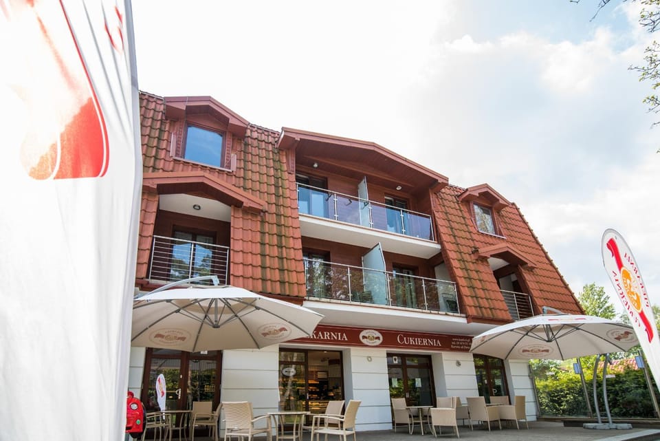Restaurant/places to eat, Neighbourhood