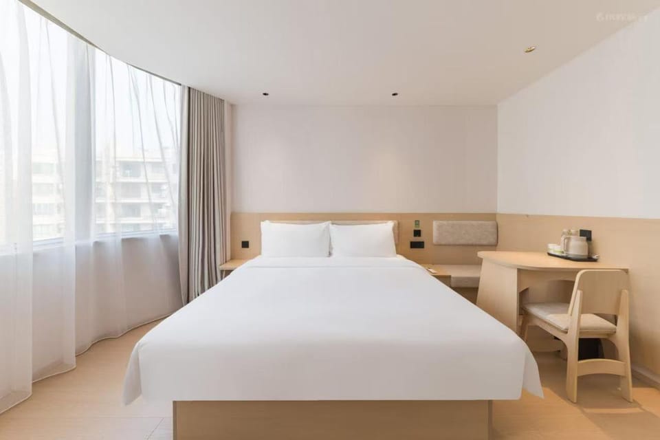 shangxiajiu new hotel -400 M From The Metro -广州上下九丹妮斯 Hotel in Guangzhou