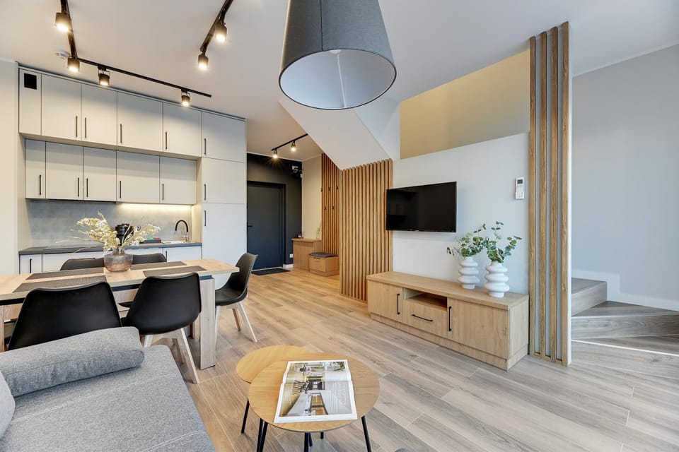 TV and multimedia, Kitchen or kitchenette, Living room, Seating area, Dining area, stove