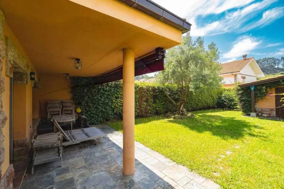 Property building, Patio, Spring, Day, Garden, Garden view, sunbed