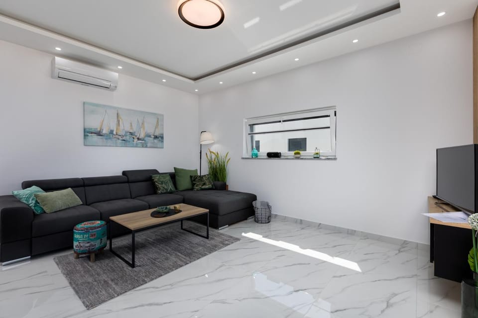 Living room, Seating area, air conditioner