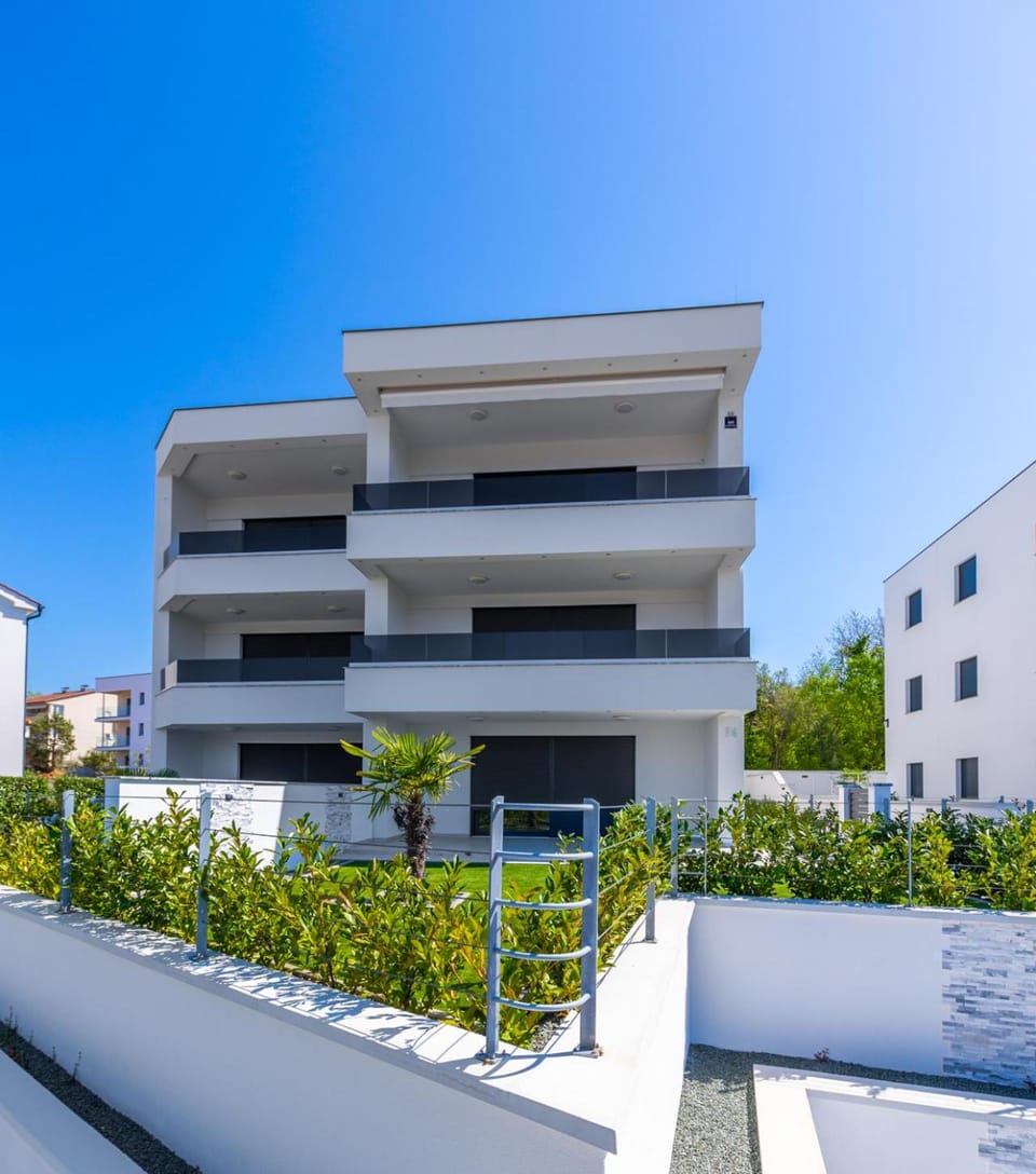 Property building, Balcony/Terrace