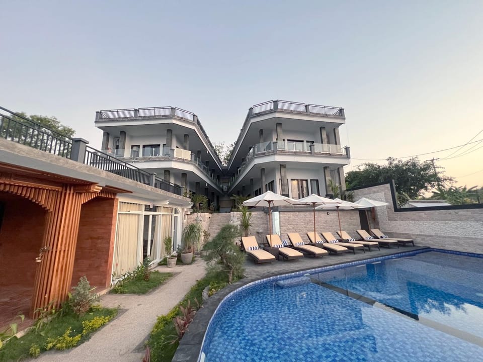 Property building, Patio, Pool view, Swimming pool, sunbed