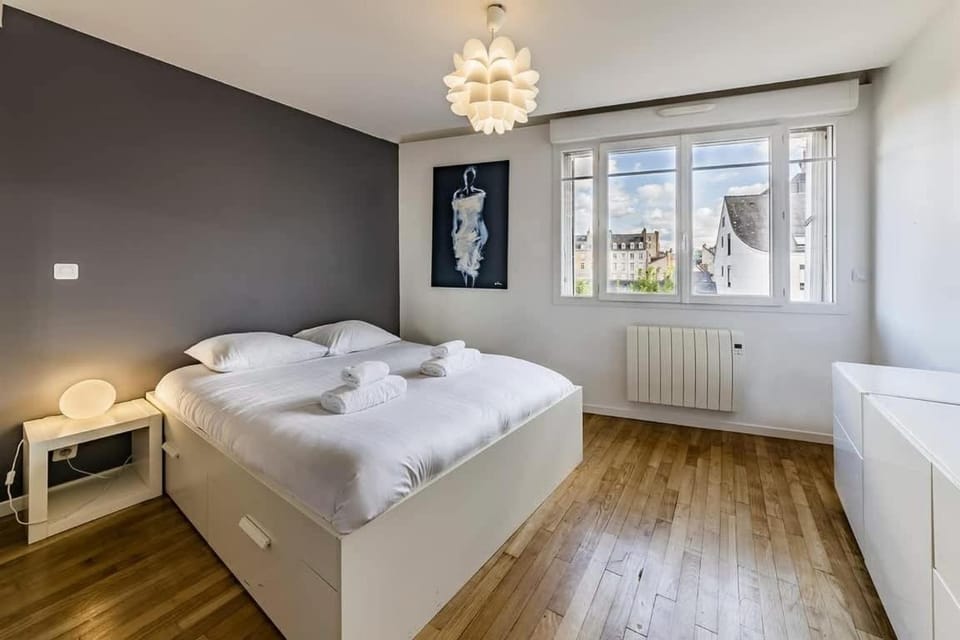 Bed, Photo of the whole room, Bedroom