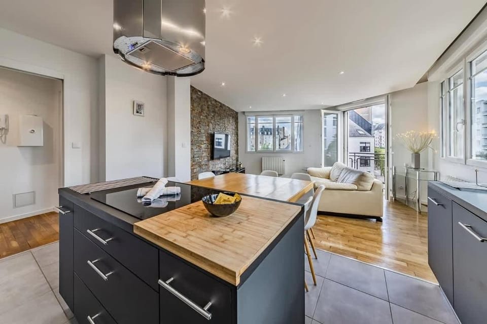 Kitchen or kitchenette, Living room, Seating area, Dining area, stove