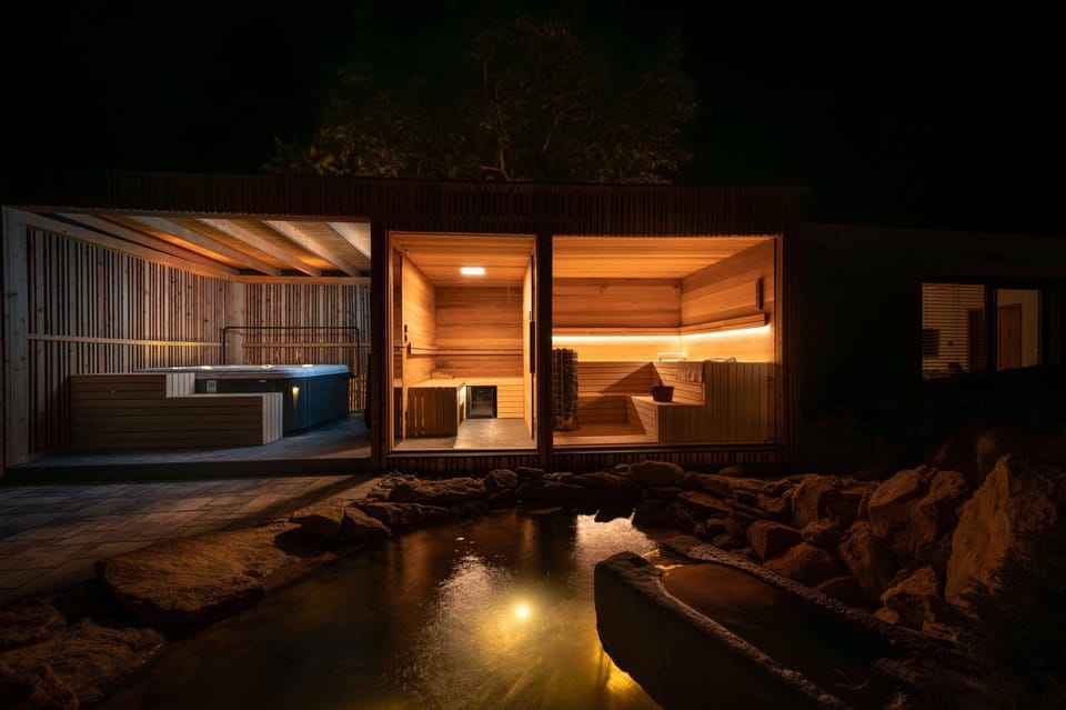 Hot Tub, Sauna