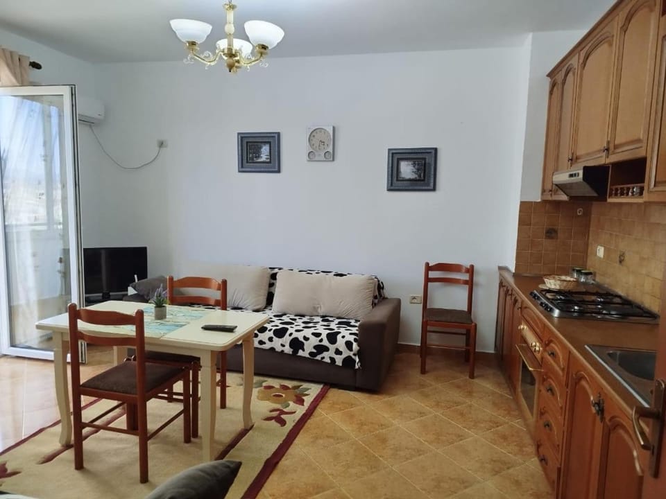 TV and multimedia, Kitchen or kitchenette, Living room, Seating area, Dining area, minibar, stove