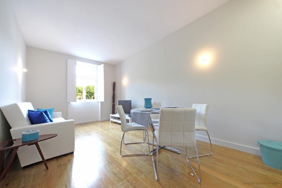 Day, Dining area
