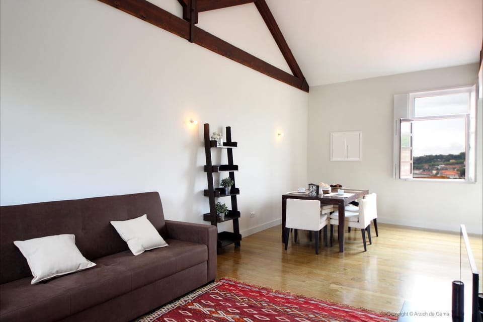 Day, Dining area