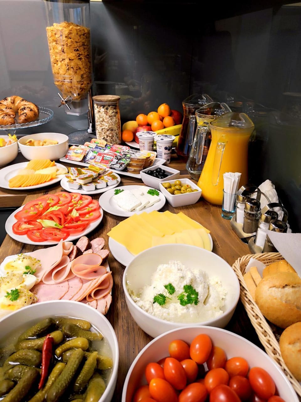 Breakfast, Continental breakfast, Buffet breakfast