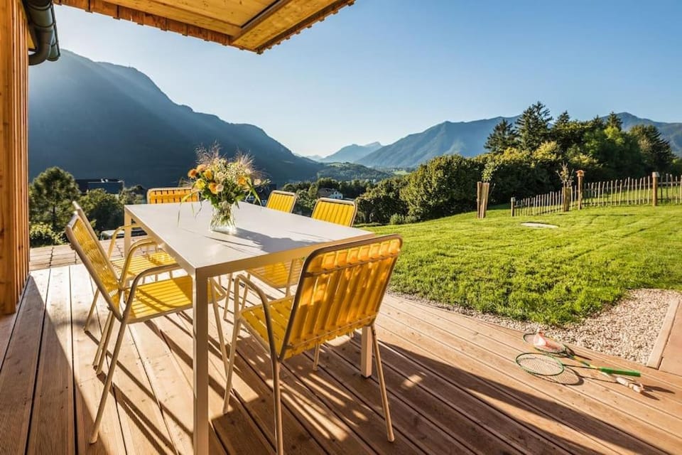 Natural landscape, Garden, Garden, Balcony/Terrace, Dining area, Garden view, Mountain view