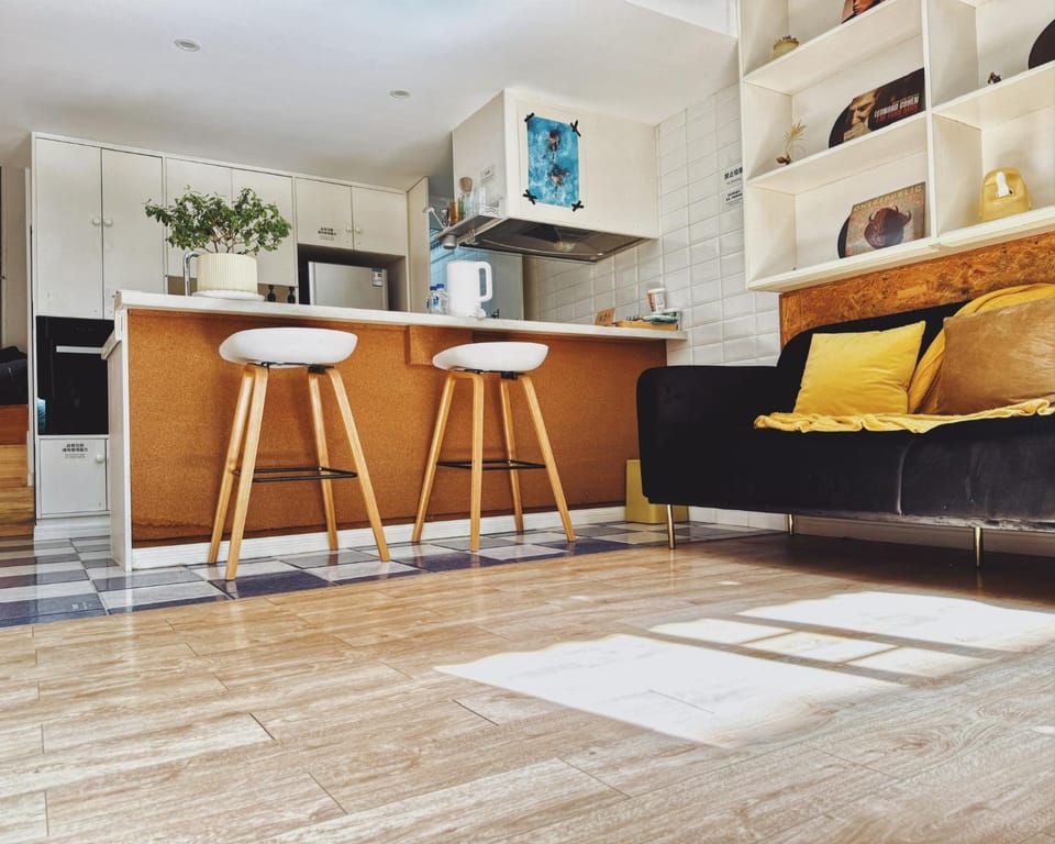 Kitchen or kitchenette, Dining area, minibar