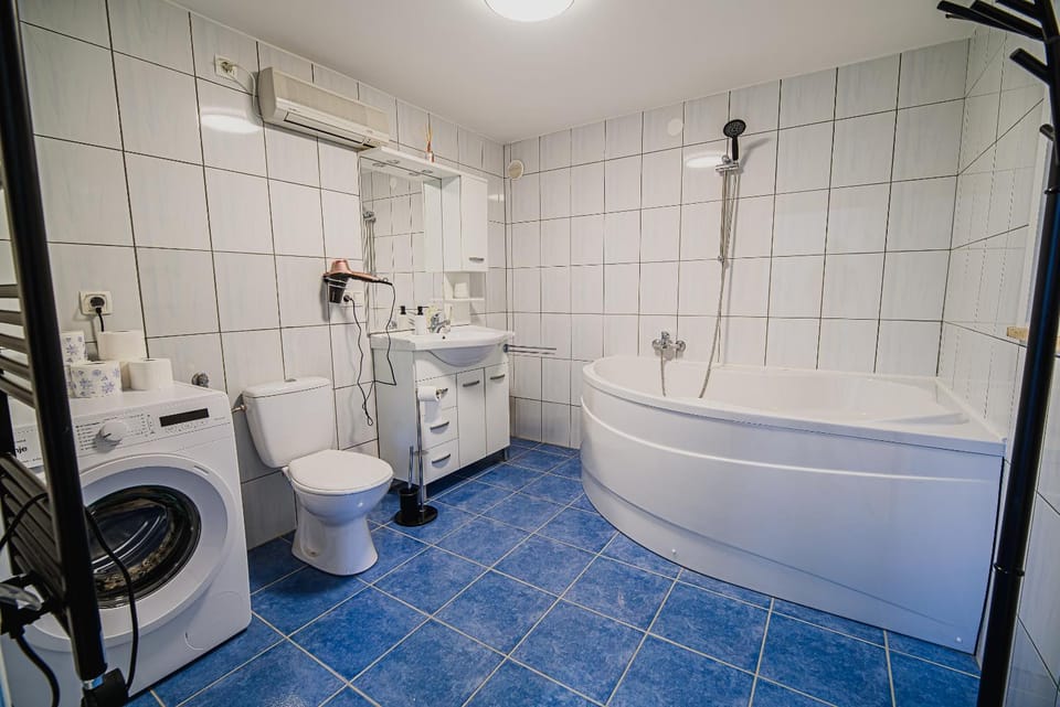 Toilet, Bathroom, Bath, washing machine