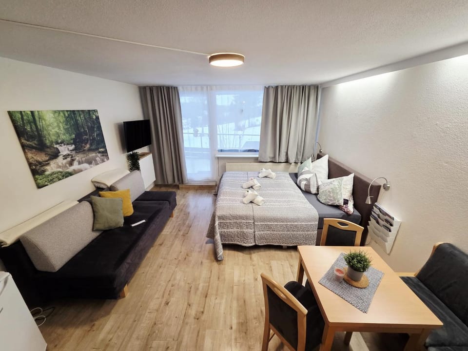 Bed, Balcony/Terrace, Photo of the whole room, Seating area, Dining area