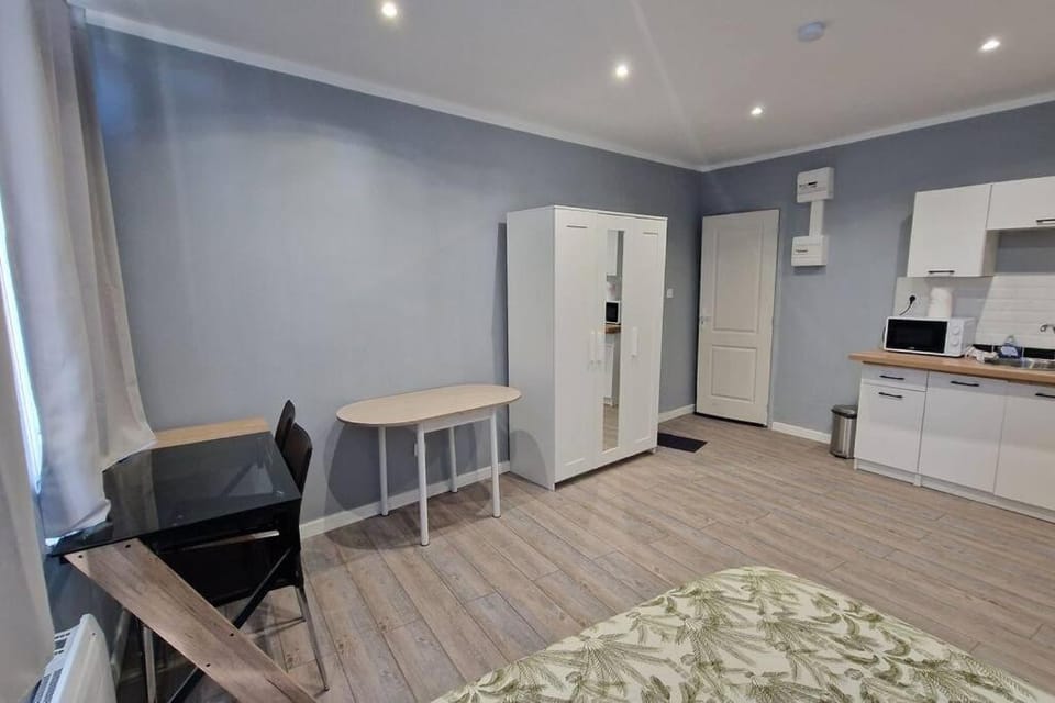 Appartement Hypercentre 203 + WIFI +INDEPENDANT+TOILETTE CUISINE SALLE DE BAIN PRIVATIVE Apartment in Valenciennes