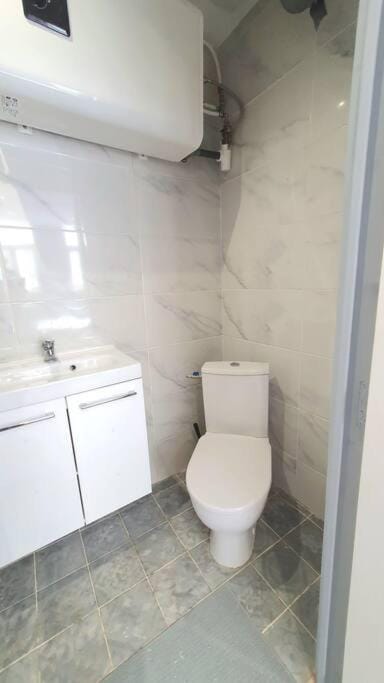 Appartement Hypercentre 203 + WIFI +INDEPENDANT+TOILETTE CUISINE SALLE DE BAIN PRIVATIVE Apartment in Valenciennes