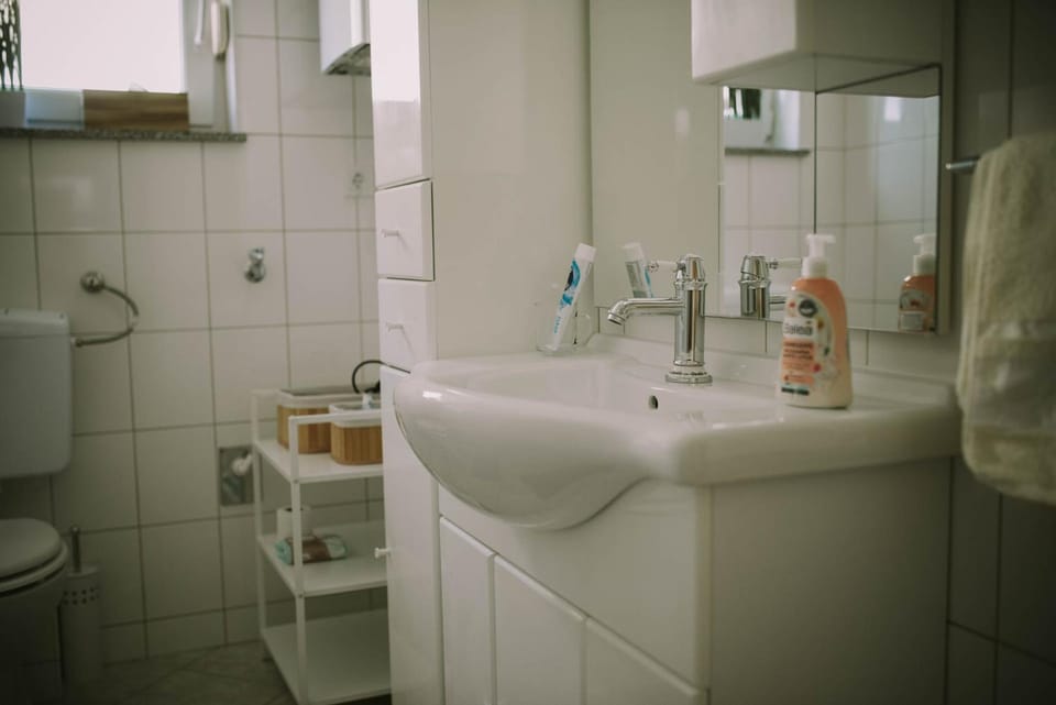Toilet, Bathroom, towels