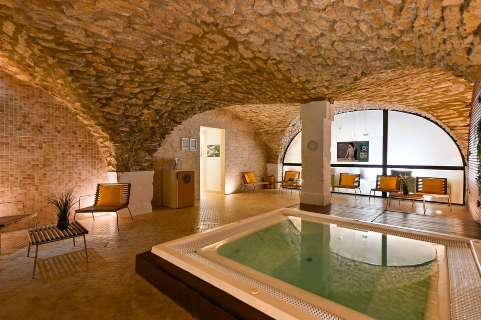 Hot Tub, Spa and wellness centre/facilities