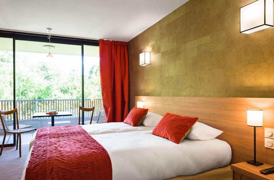 Bed, Balcony/Terrace, Photo of the whole room, Bedroom