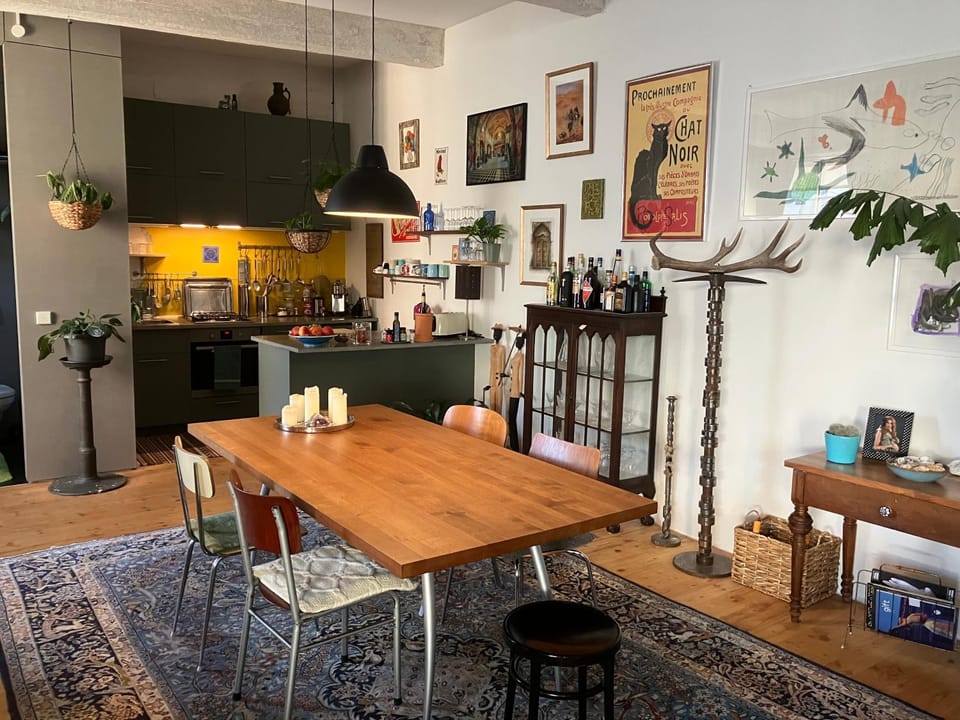 Kitchen or kitchenette, Dining area