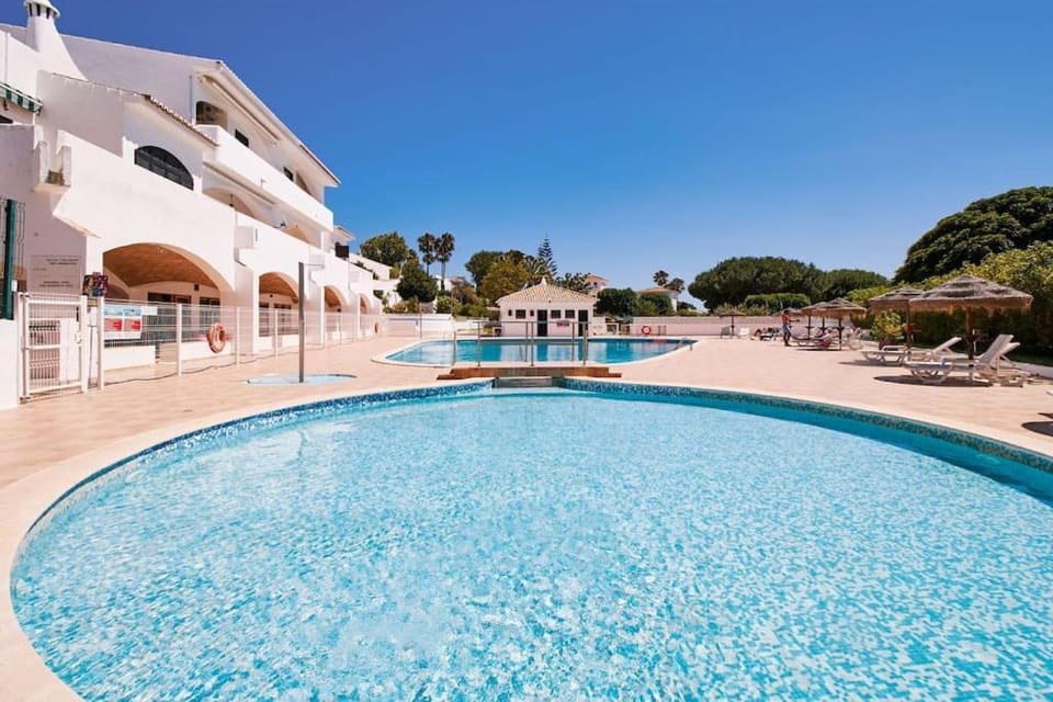 Casa da Praia mit Poolanlage House in Porches
