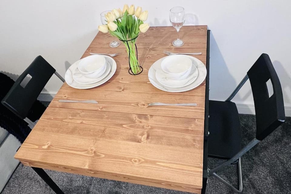 2 Bed apartment Sleeps 3 -Smart Tv -Private garden Apartment in Huddersfield