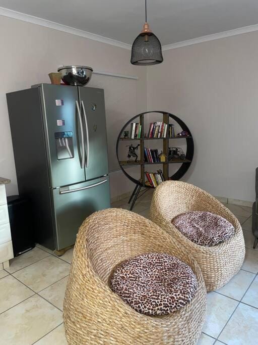 Cozy & Colorful Umhlanga Cottage Apartment in Umhlanga
