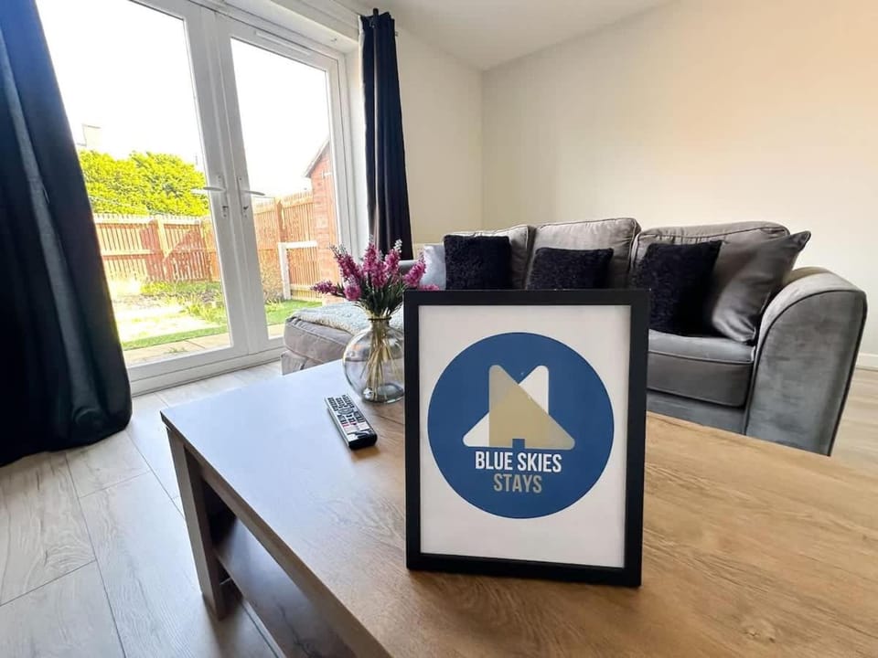 Letchworth House by Blue Skies Stays House in England