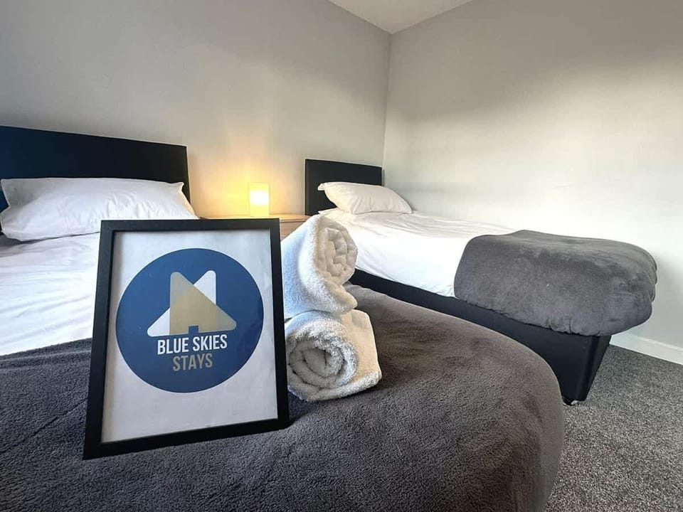 Letchworth House by Blue Skies Stays House in England