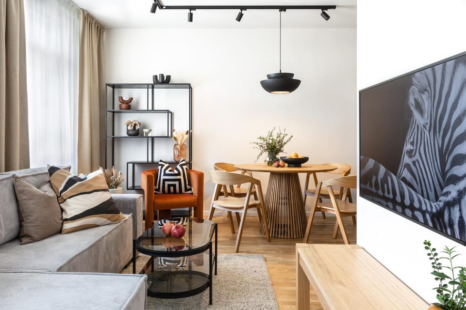 TV and multimedia, Living room, Seating area, Dining area