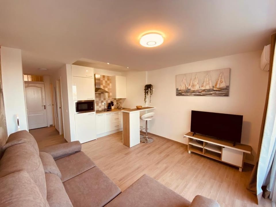 Communal lounge/ TV room, TV and multimedia, Living room, Seating area