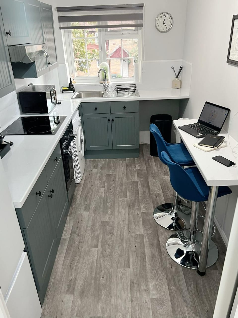 Kitchen or kitchenette, Dining area, minibar, pet friendly, stove