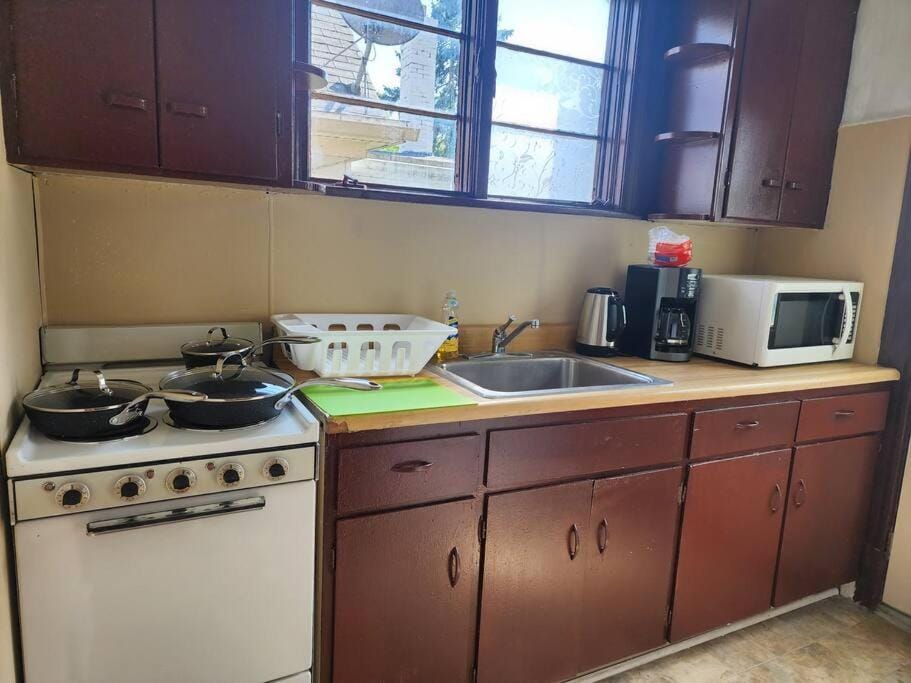 Urban Getaway on 7th Apartment in Niagara Falls