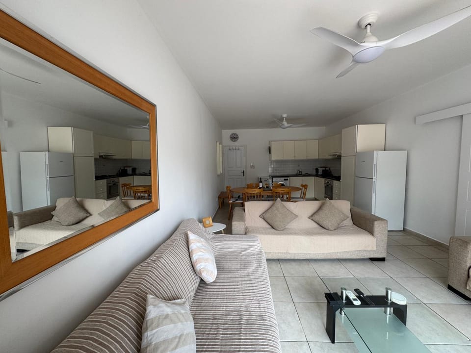 Kitchen or kitchenette, Living room, Photo of the whole room, Seating area, Dining area